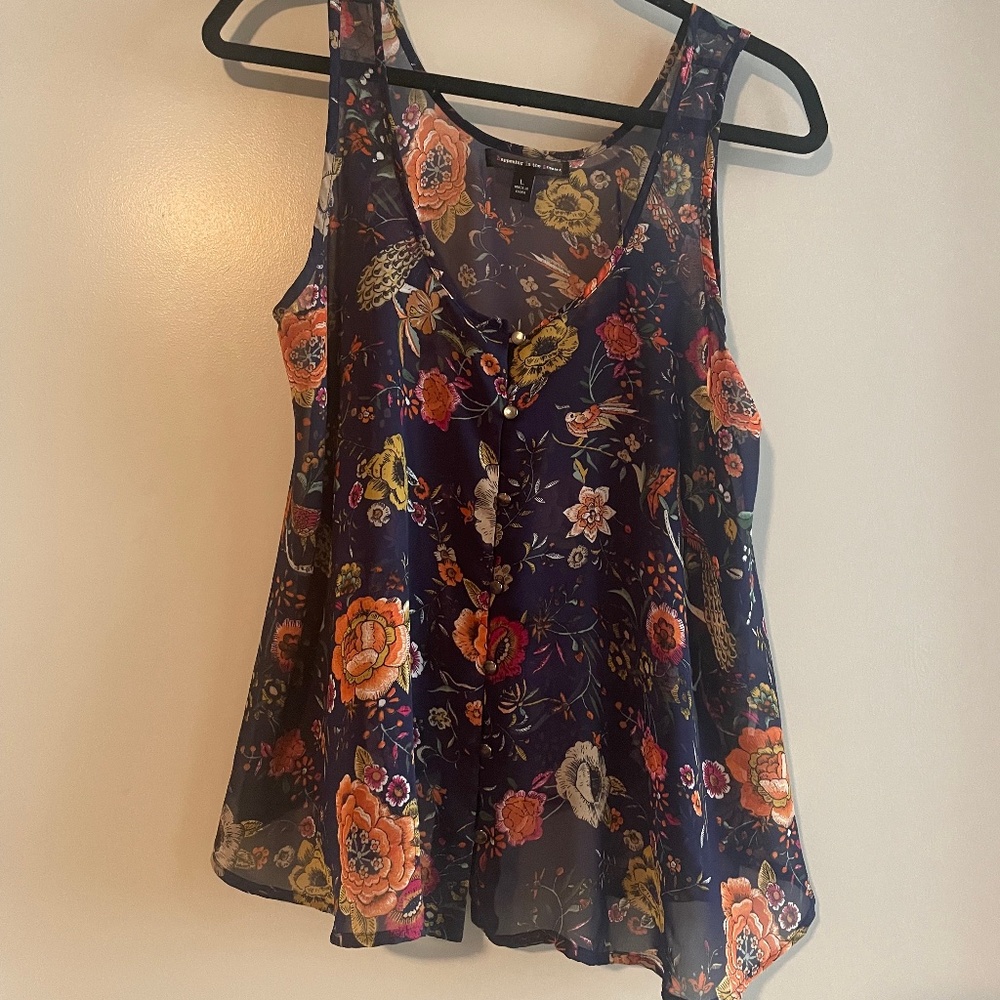 Happening in the Present floral navy blouse L